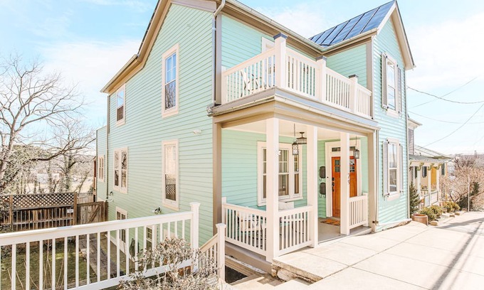 Staunton House | The Hunker Down: Cheerful 2 Bed and Pet Friendly