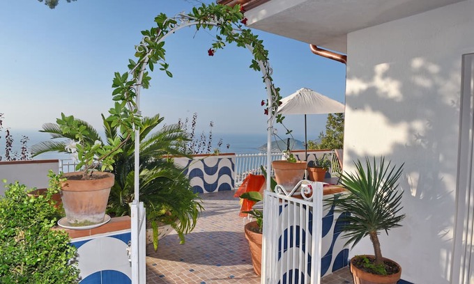 Castellabate Apartment | 5 minutes from the historic village center with a fantastic sea view