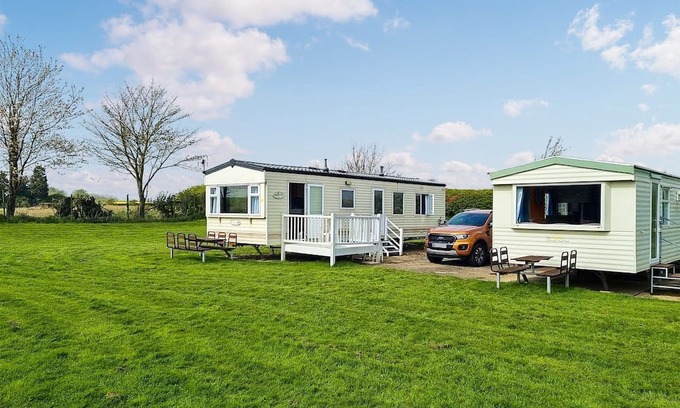 Louth Cottage | A great fisherman’s retreat, with two well stocked lakes, in a quiet location.