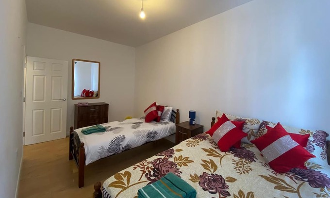 Walpole Apartment | Two bedrooms in Ealing 2