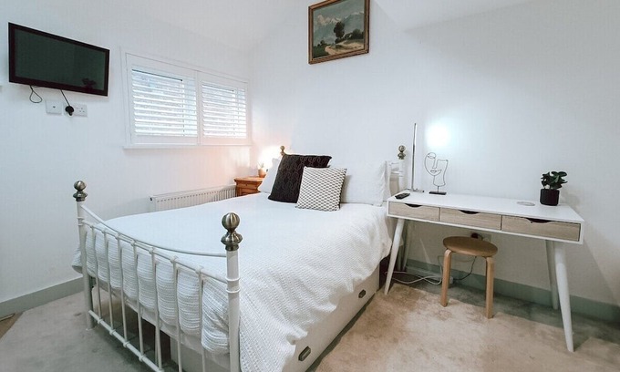 Tudor Apartment | The Pembroke Studio by Richmond Park