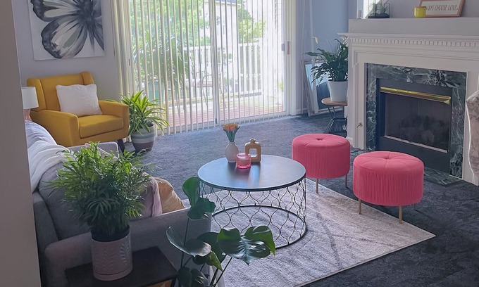 Fairfax Condo | Resort-style suite in Fairfax