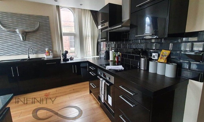 St George's Quarter Apartment | This apartment is a 2 bedroom(s), 1 bathrooms, located in Merseyside, England.