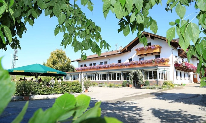 Eggstatt Apartment | Triple room 22m² with north-facing balcony, shower/toilet