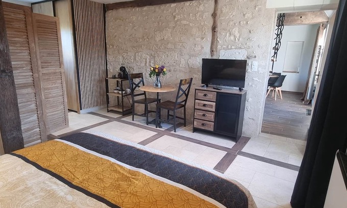 Orbigny House | Charming country gite near the BEAUVAL Zoo, close to numerous Châteaux.