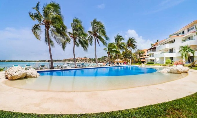 Puerto Aventuras Apartment | Beachfront Paradise 2 BR in Puerto Aventuras