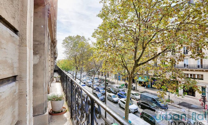 Strasbourg -Saint-Denis Apartment | Urban Flat 60 - Sublime 3BDR Parisian Flat in Paris