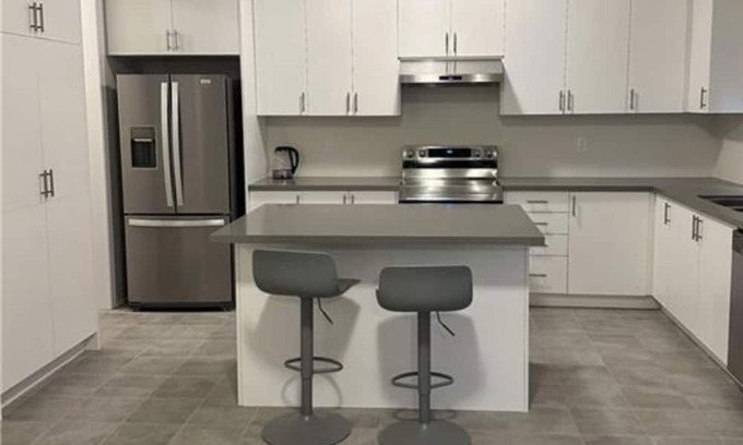 Stayner House | LUXURY HOME JUST 10 MINUTES AWAY FROM WASAGA,BLUE MOUNTAIN AND COLLINGWOOD