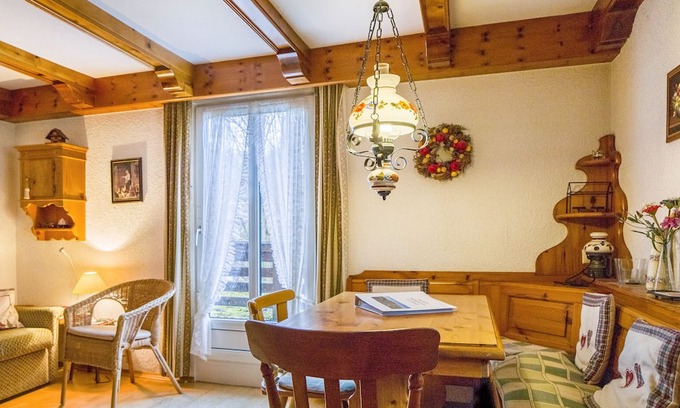 Hinterzarten Apartment | Holiday Apartment 'Ferienwohnung Süd Gästehaus Lickert' with Mountain View, Terrace & Wi-Fi