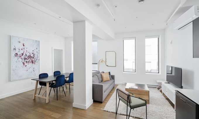International District Apartment | BAKAN - Gem in the city : MODERN 2BD in Old/DT