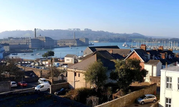 Plymouth Apartment | Magnificent views of Tamar and Rwy. Free Parking
