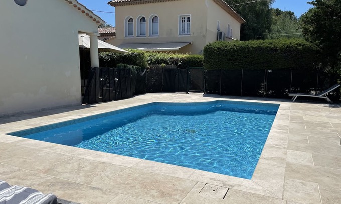 Saint-Tropez House | Vacation Home 'Ferienhaus Grillons' with Pool, Private Garden & Wi-Fi