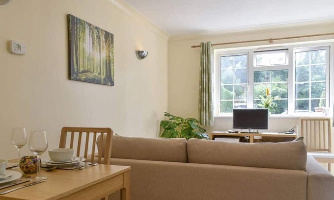 Verwood House | Cosy annexe, 4 person, nearby to beach and forests