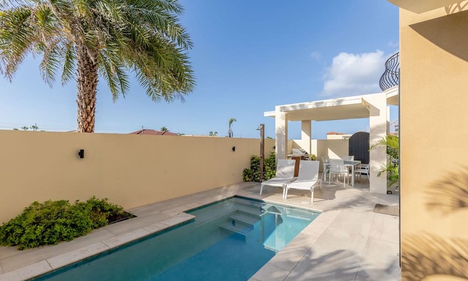 Gold Coast Condo | Create your own unforgettable happy memories in our Happy island paradise.