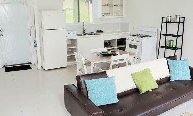 Runaway Bay Apartment | Ocean View