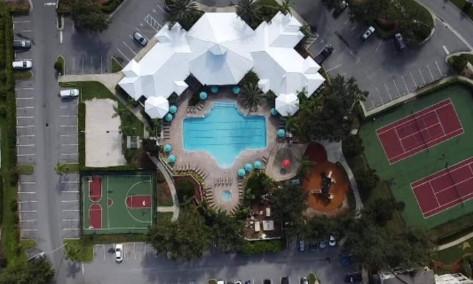 Windsor Palms Condo | CasaComfort-king suite, 5 miles from Disney, heated pool/Jacuzzi in community