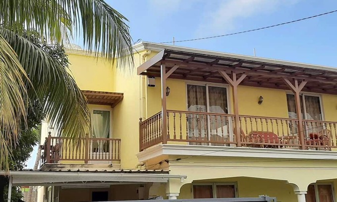 Pointe Aux Sables Apartment | Homerez - Beautiful appartement 1 km away from the beach for 6 ppl. with jacuzzi
