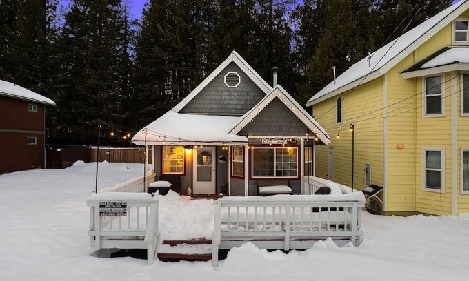 Big Bear Lake Cottage | Walk/Bike to BikePark/Lake/Zoo/Trails + FirePit + Pet/Baby-friendly