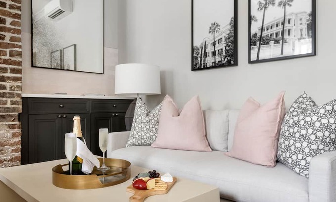 Cannonborough Elliotborough Apartment | Historically Awarded | Thomas Waring House Suite B