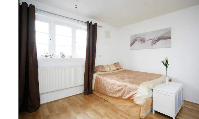 Leyton Bed & Breakfast | Lovely Double Near the Underground