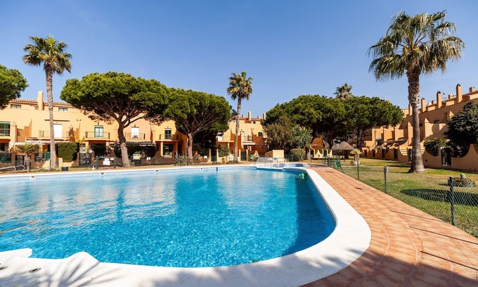 Poblado Sancti Petri House | Holiday Home "Marisa" with Pool, Garden, Terrace, Balcony and Wi-Fi