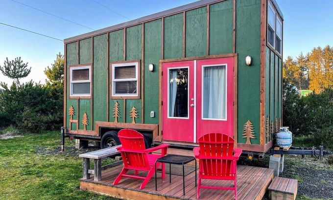 Waldport House | Evergreen