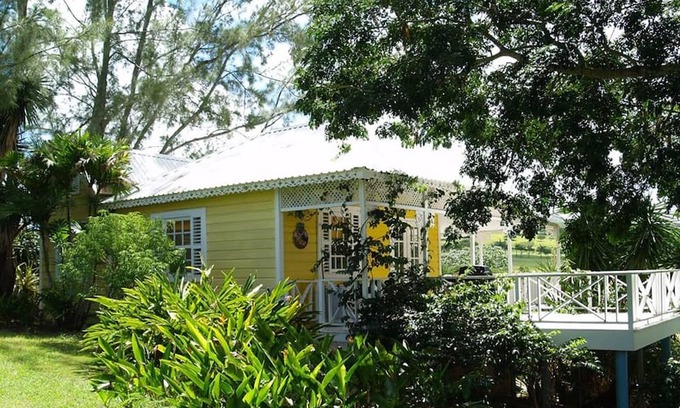 Merlin Bay Cottage | Gingerbread Cottage 2 bed with pool, seaviews, Nr Holetown St. James