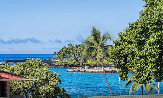 Historic Kailua Village Condo | Cozy Condo w/AC, Shared Pool & Ocean Views - Kona Plaza 201