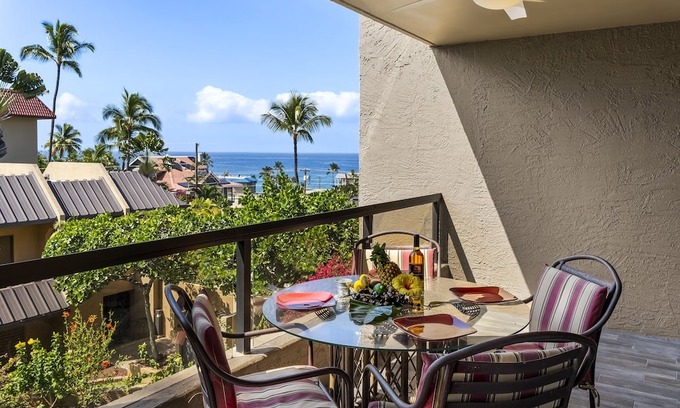 Historic Kailua Village Condo | Beautiful Condo w/AC, Lanai, Shared Pool & Ocean Views - Kona Pacific B310