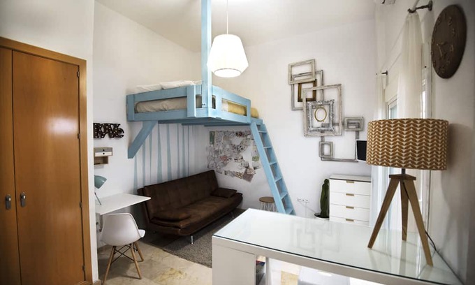 La Merced Apartment | Art Flat in Picasso neighborhood