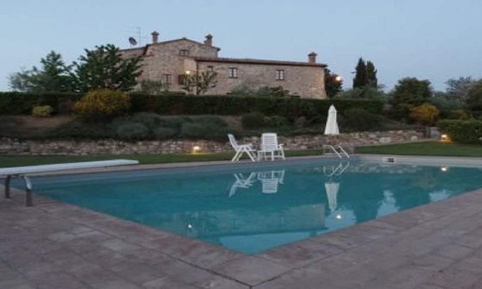 Castellina in Chianti House | Apartment with pool in village in Chainti