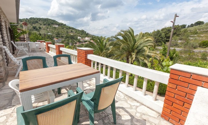 Stomorska Apartment | Apartment Star - with swimming pool: A1(4) - Stomorska, Island Solta, Croatia