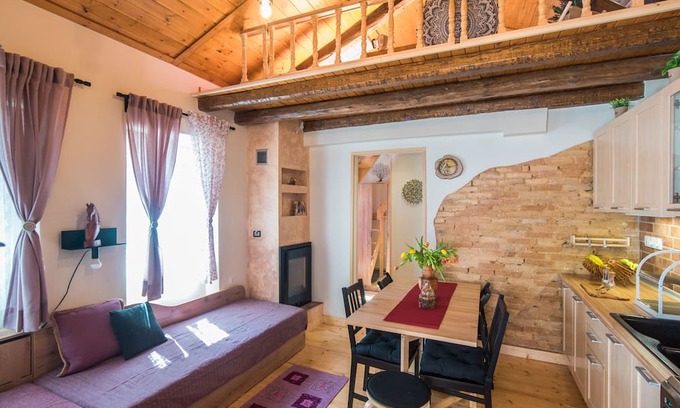 Chlomatiana Cottage | Spiti Lagis - rustic cottage house with 1BR loft