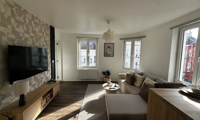 Patershol Apartment | Modern 1BR plus LR Apt Near Gravensteen