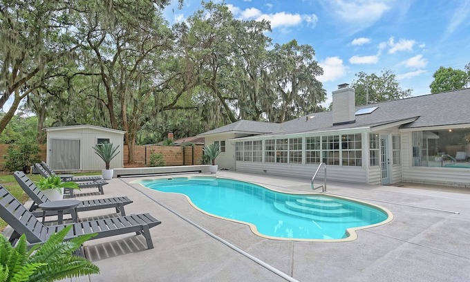 Savannah Apartment | Coastal Pool Retreat Near Beach