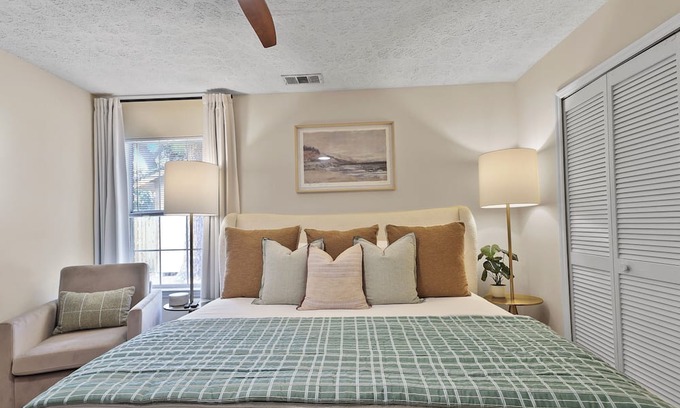 Whitemarsh Island House | New Meets Nostalgic- Cottage Sleeps 8