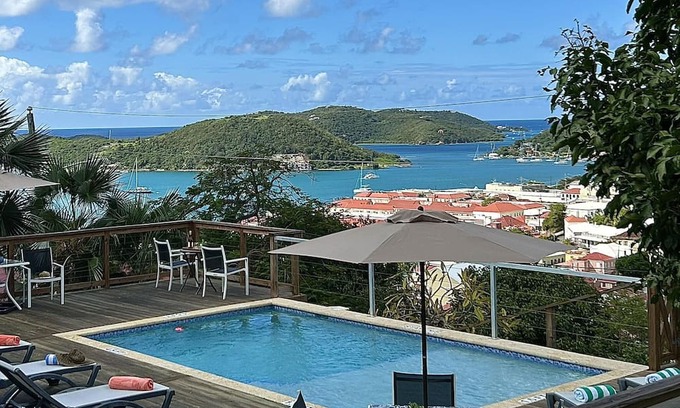 Estate Kings Quarter Hotel | The Green Iguana Hotel