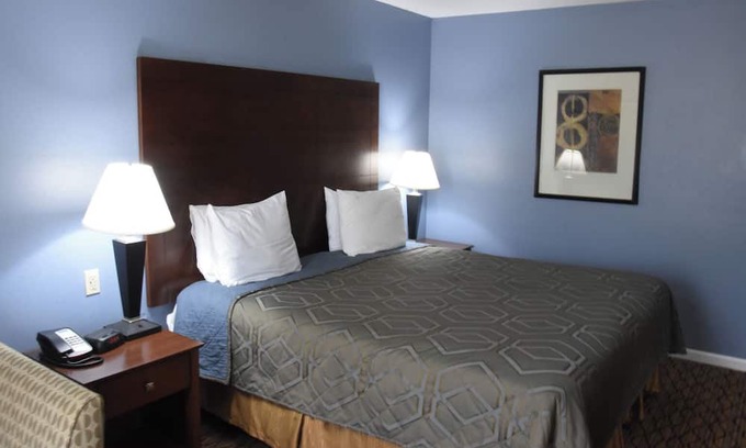 Clinton Hotel | Timber Motel