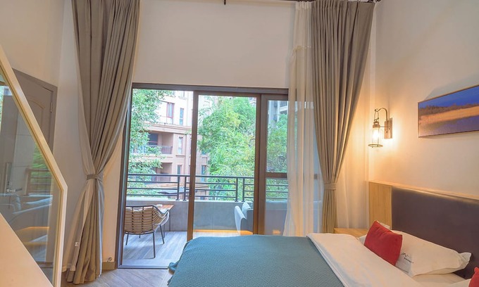 Emeishan House | Room-heinemann Hotel Loft Suite With two