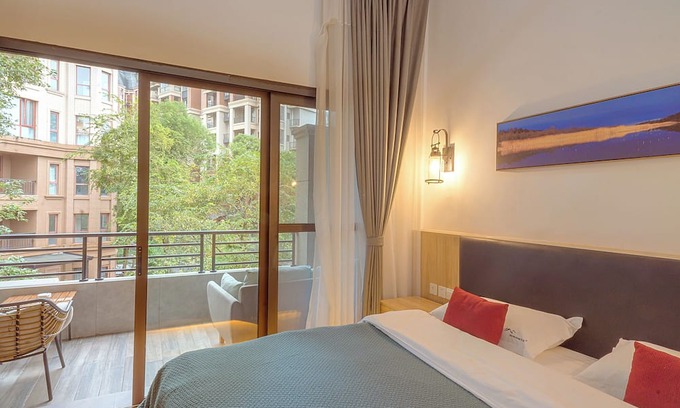 Emeishan House | Room-heinemann Hotel Loft Suite With two