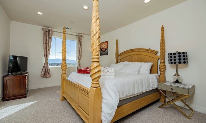 Ontario Apartment | Luxurious Cozy Ontario Home Ideal Family Retreat