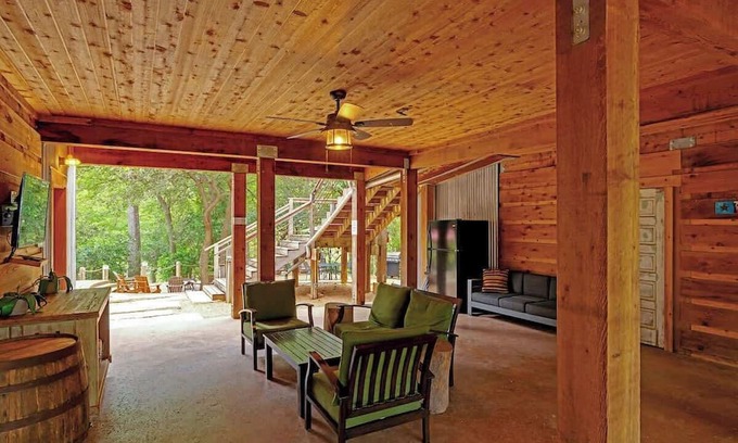 Gruene House | Life is Gruene-riverfront Luxury-1mi To Gruenehall