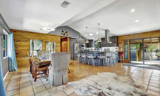 Wimberley House | Terracotta Retreat/Sleeps 30!