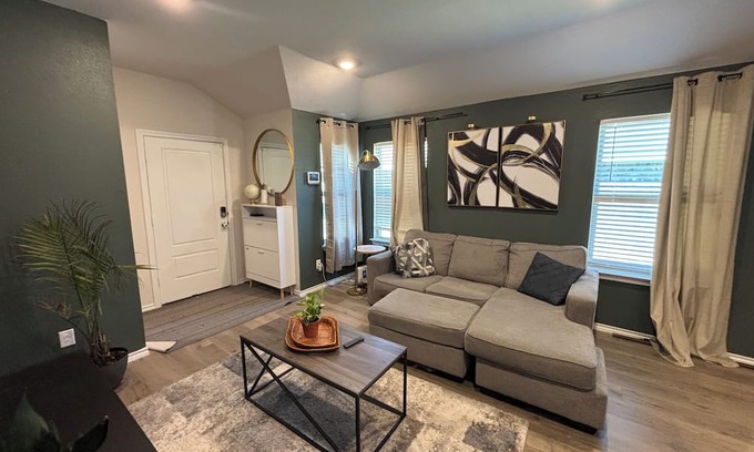 Forney House | Charming 3-bedroom house with WiFi and AC in Forney