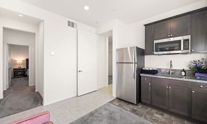 Ontario House | 5bd/8beds/Spacious /comfortable