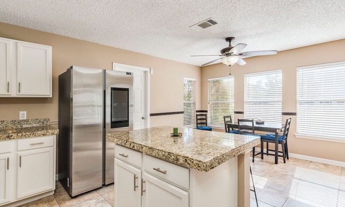 Cedar Park House | Spacious 5-bdrm house w/Free WiFi in Pleasant Cedar Park 25 Min to 6th Street