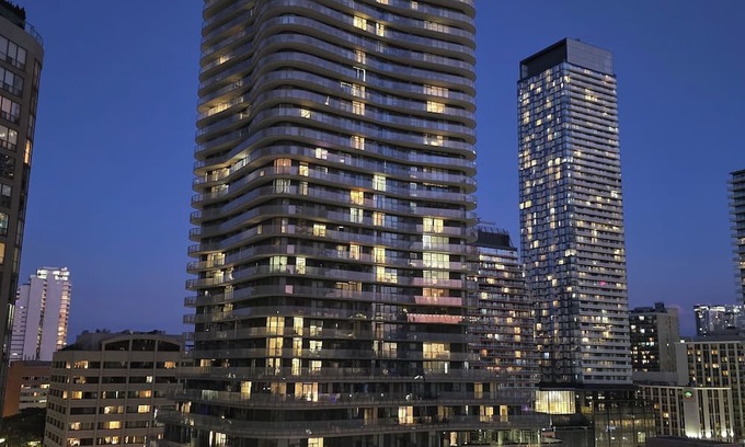 Bay Cloverhill Condo | Luxurious City Retreat with Stunning Views, Modern Amenities & Prime Location!nn