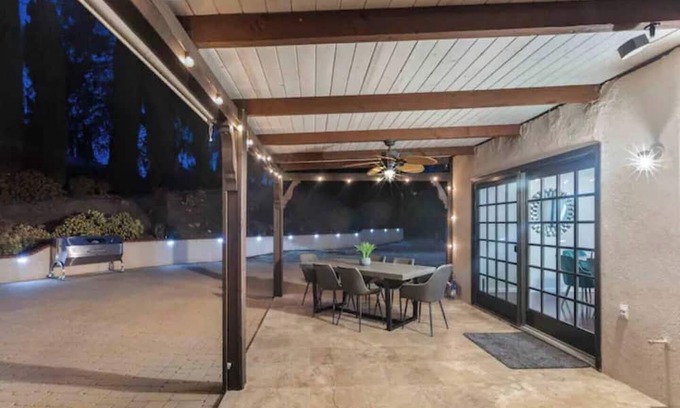 Granada Hills North House | Beautiful Secluded Home