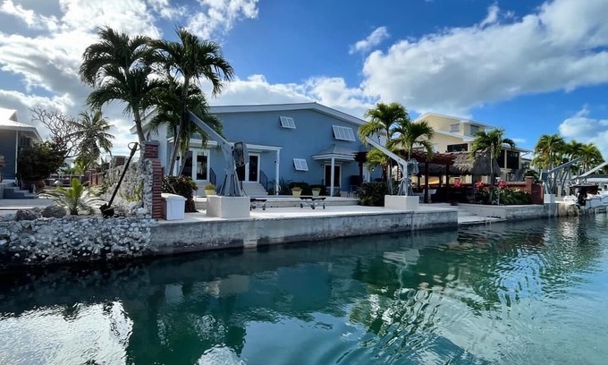Big Coppitt Key House | 4BR/3BA Waterfront Home w/Pool, Tiki Bar, Dock, close to Key West, Sleeps 10