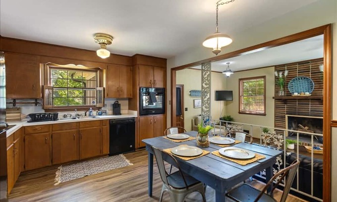 North Augusta House | 5BR Woodland Retreat Kayak Fish Pond Rest